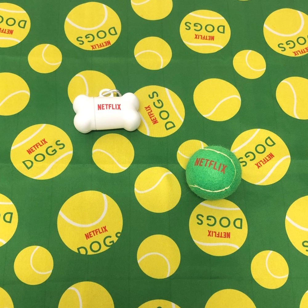 NETFLIX DOGS ACCESSORIES SET- NEW - Picture 3 of 7